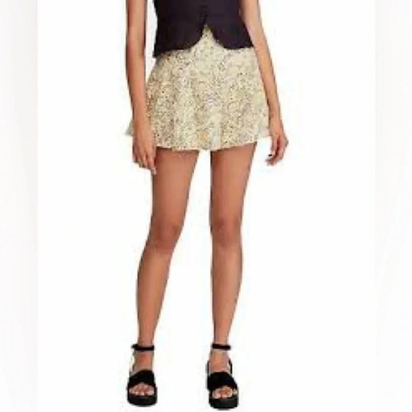 Free People High Waisted Lace Shallow Water Tea Combo Yellow Short/Skorts - Picture 3 of 11